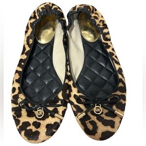 Michael Kors leopard print fur flat shoes Size 8, Shoes fit 7.5 - 8